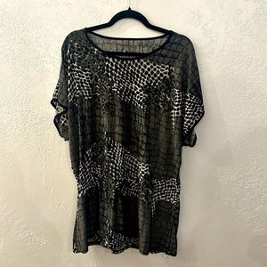 Black white tunic with a front tie